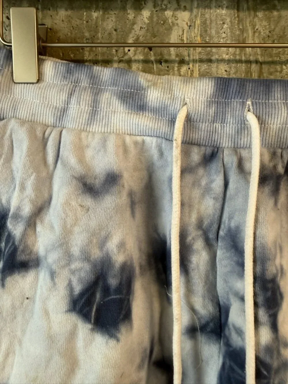 TRUE RELIGION Men's Tie Dye Relaxed Short in Blue Size M